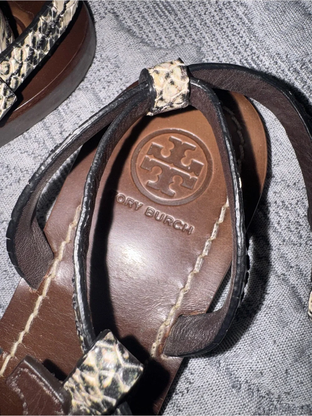 Tory Burch Snake print Leather T-Strap Flat Sandals 7 Brown